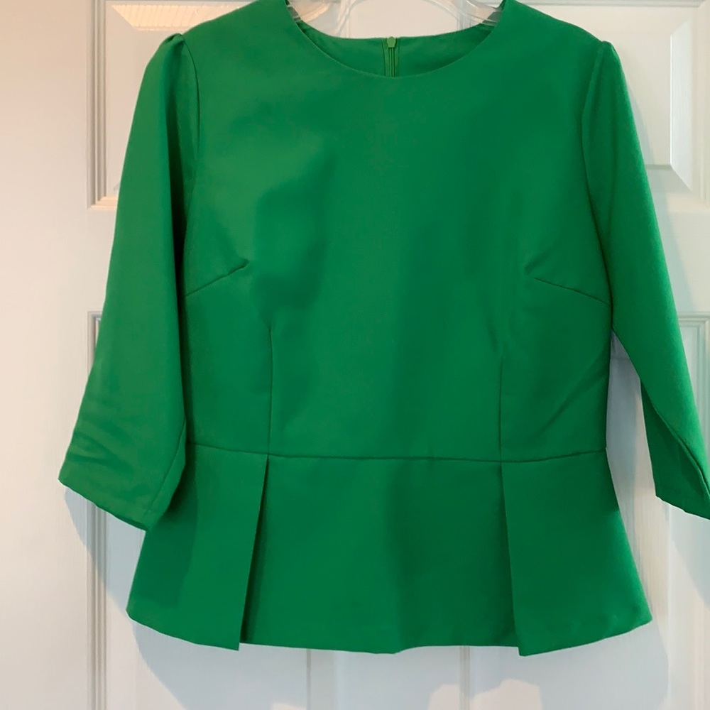 Green 3/4 sleeve top/blouse